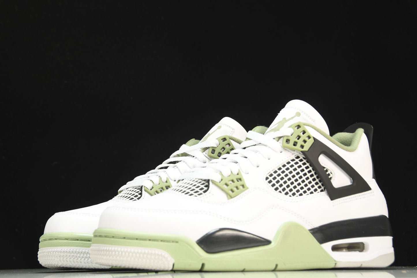 Air Jordan 4 Retro Seafoam Women's Sneaker Iconic Style Comfort Kicks